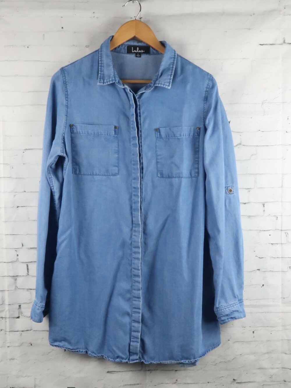 LULUS BLUE DENIM LIGHTWEIGHT LONG SLEEVE HIDDEN BUTTON DOWN TOP SIZE LARGE